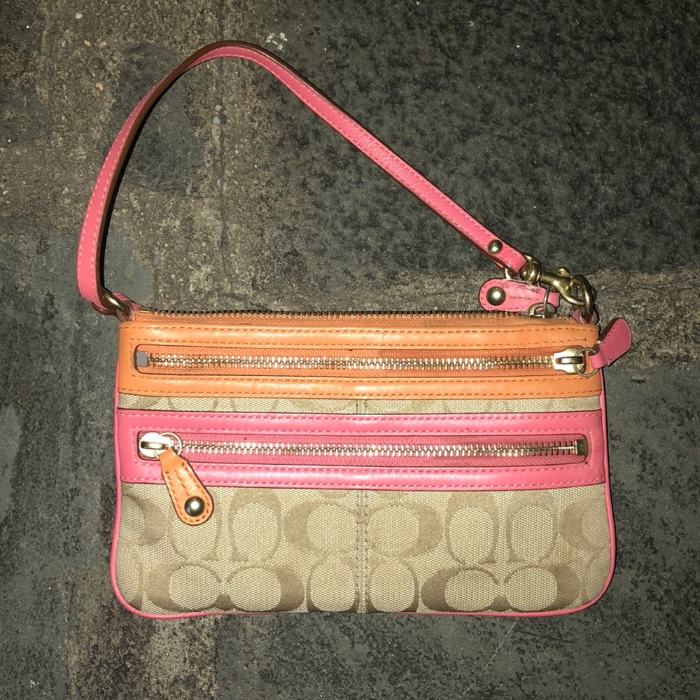 Basically New Coach Clutch